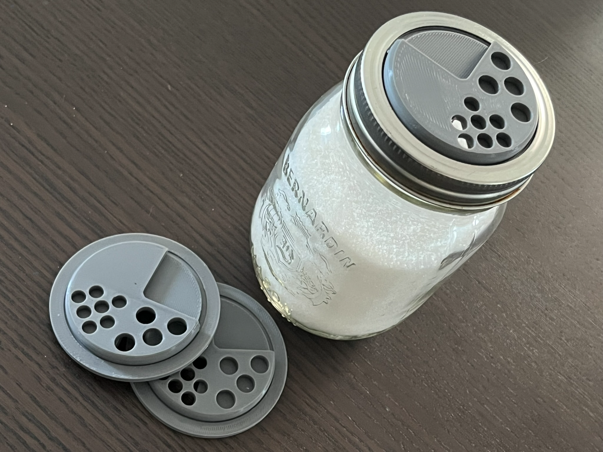 Photo Couvercle de bocal Mason à trois ouvertures