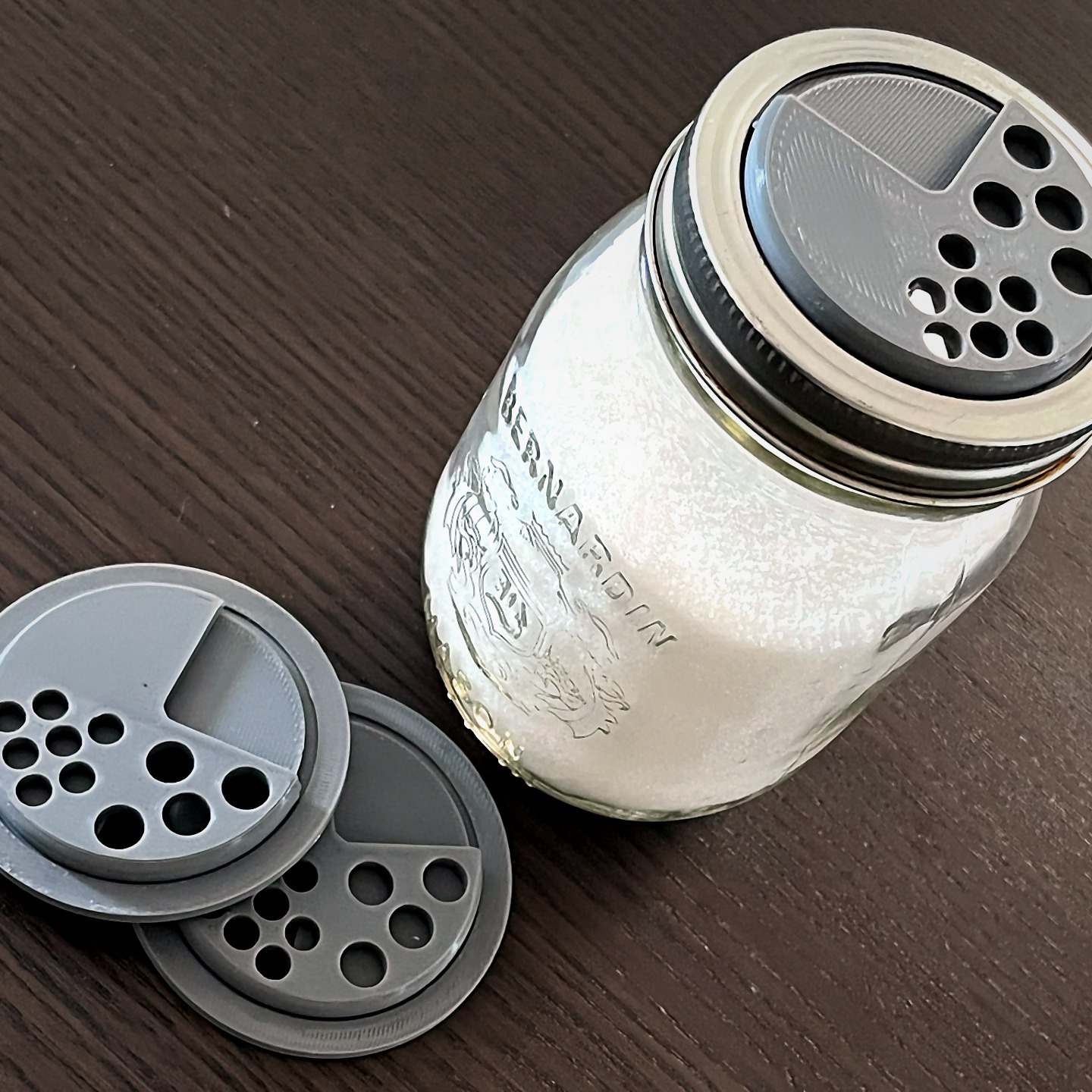 Photo Couvercle de bocal Mason à trois ouvertures